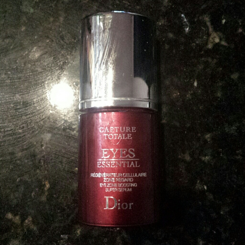 Dior  Eyes Essential